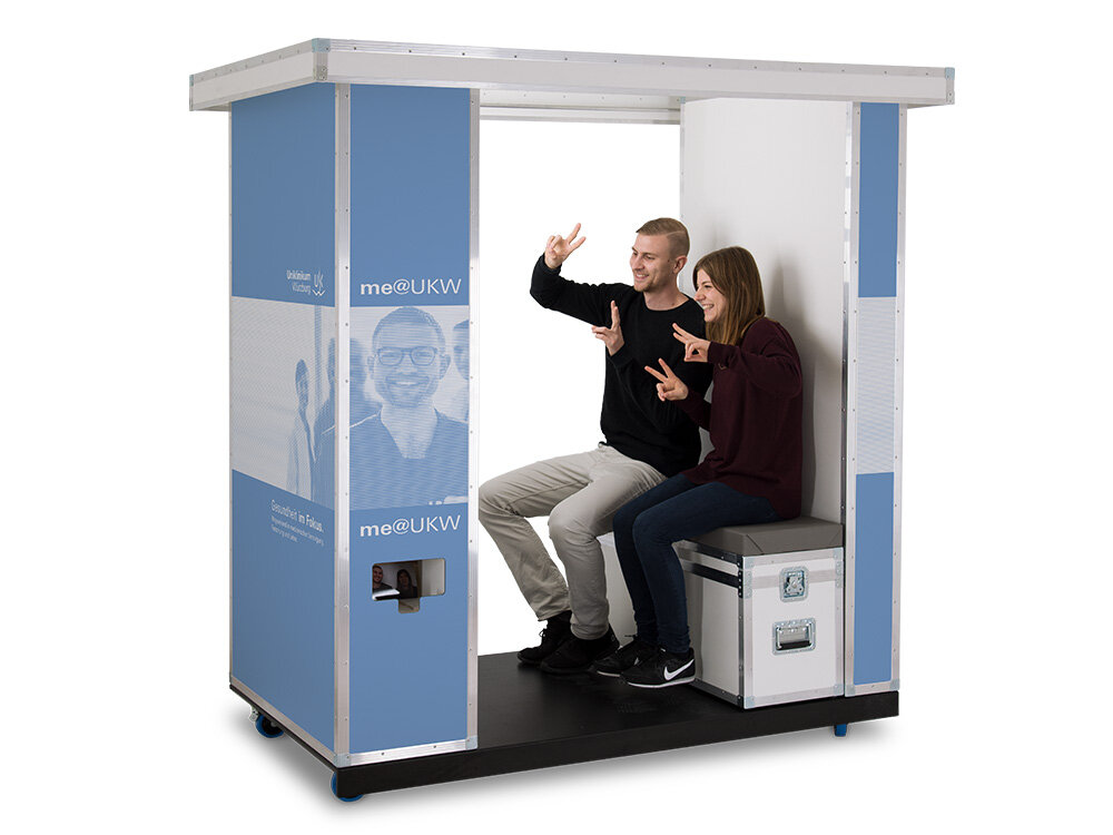 Fahrbarer Fotoautomat  mit Sitzbank